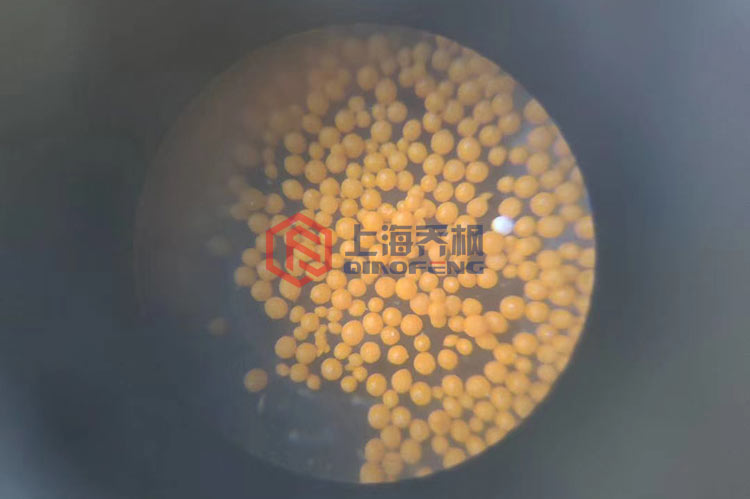 高效沸騰制粒干燥機的工作原理？