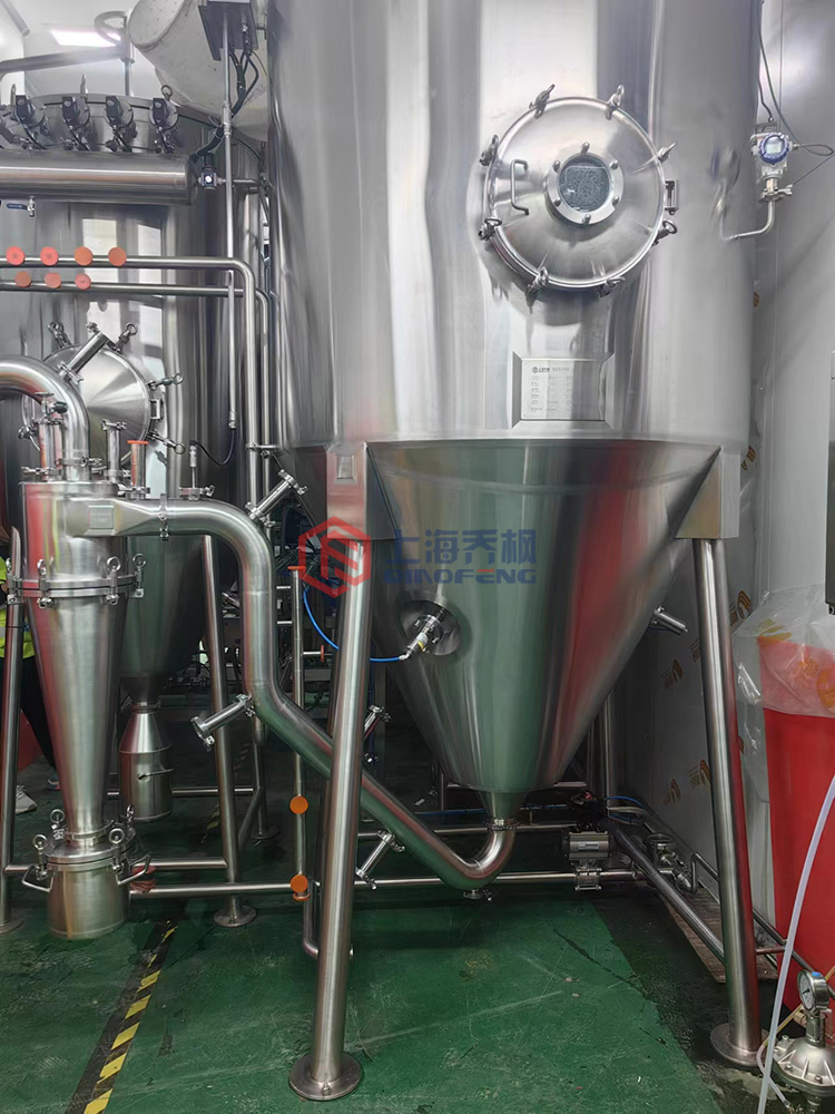 制藥用有機(jī)溶劑噴霧干燥機(jī)客戶現(xiàn)場安裝